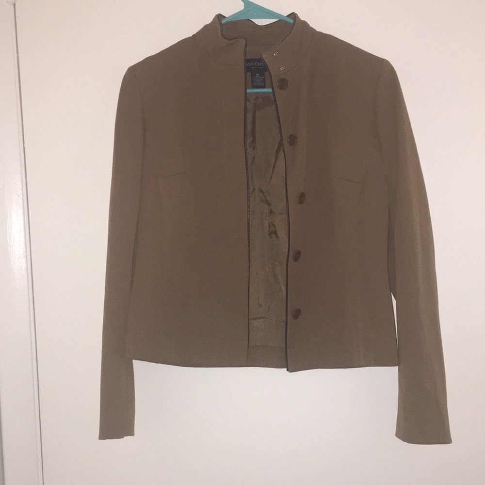 Beautiful Ann Taylor Blazer (pic w/ on included)